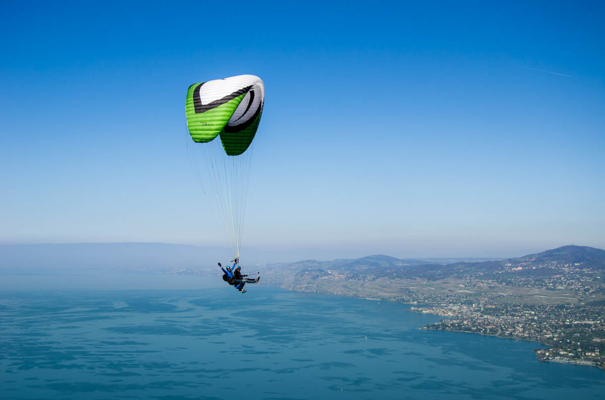 Biplace Au Dessus De Montreux